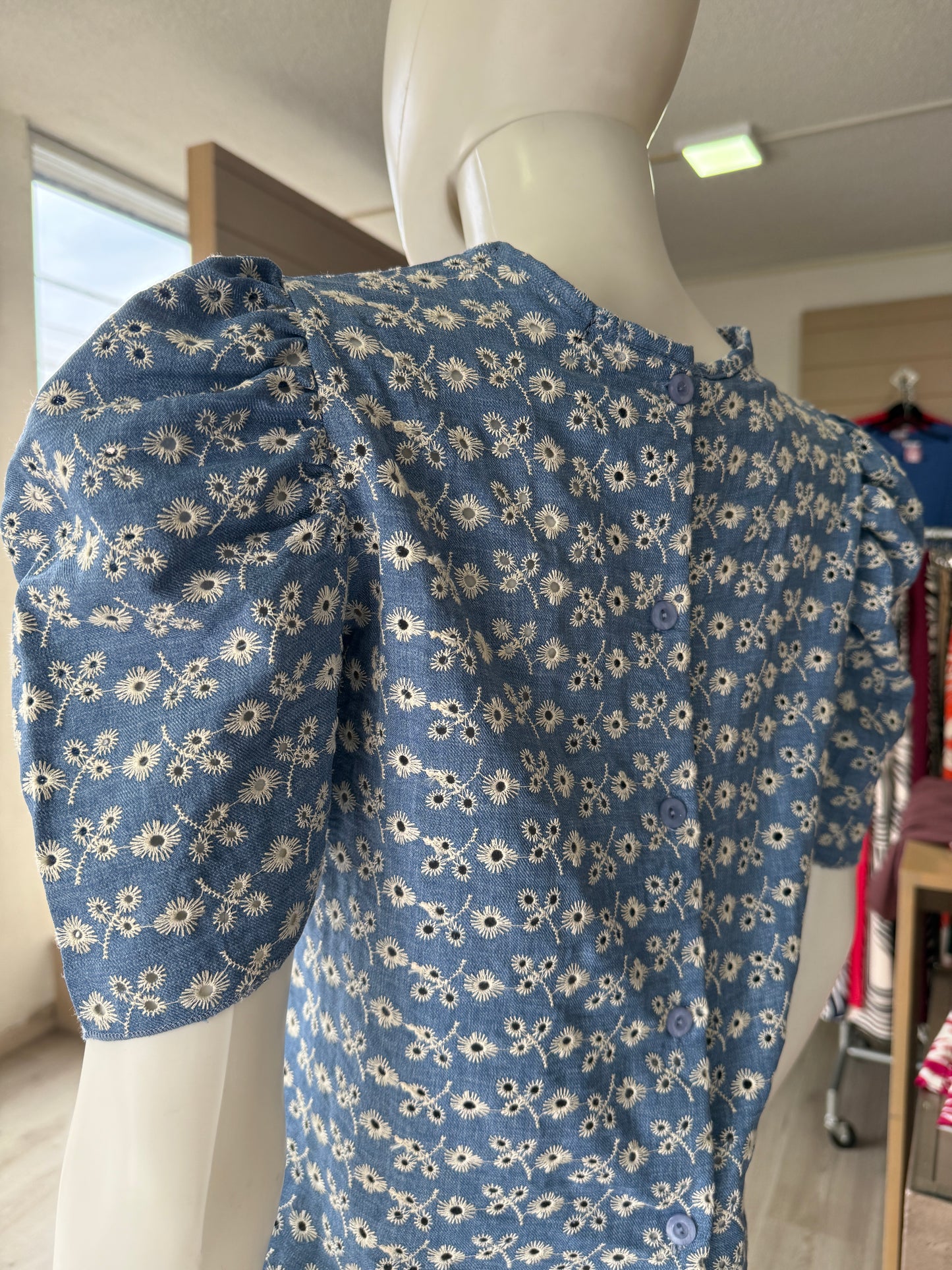 Blusa Azul Bordada