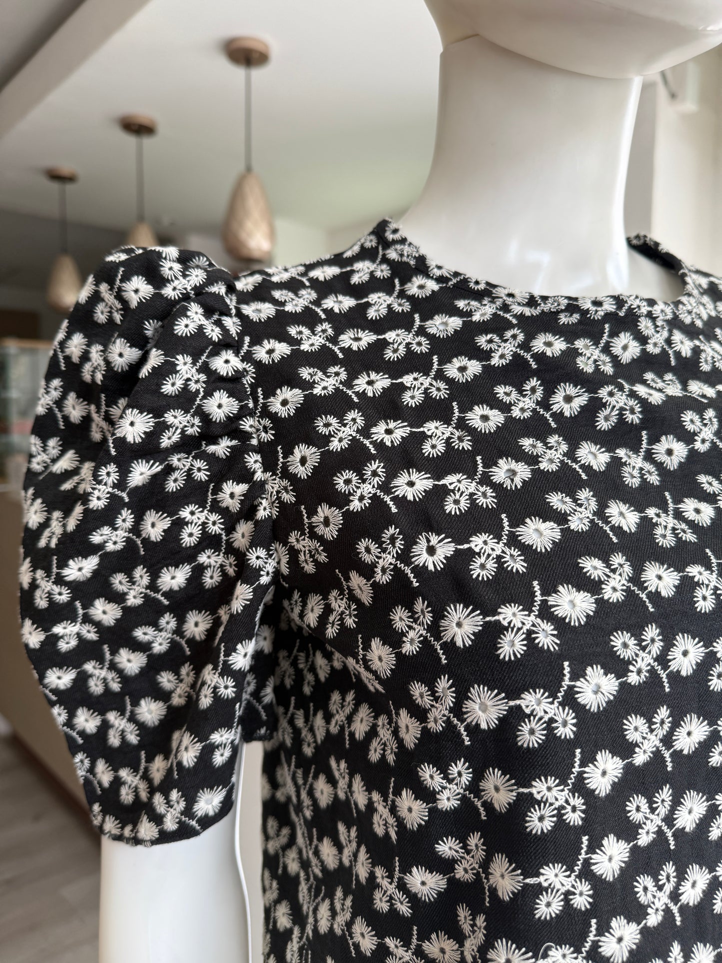 Blusa Negra Bordada