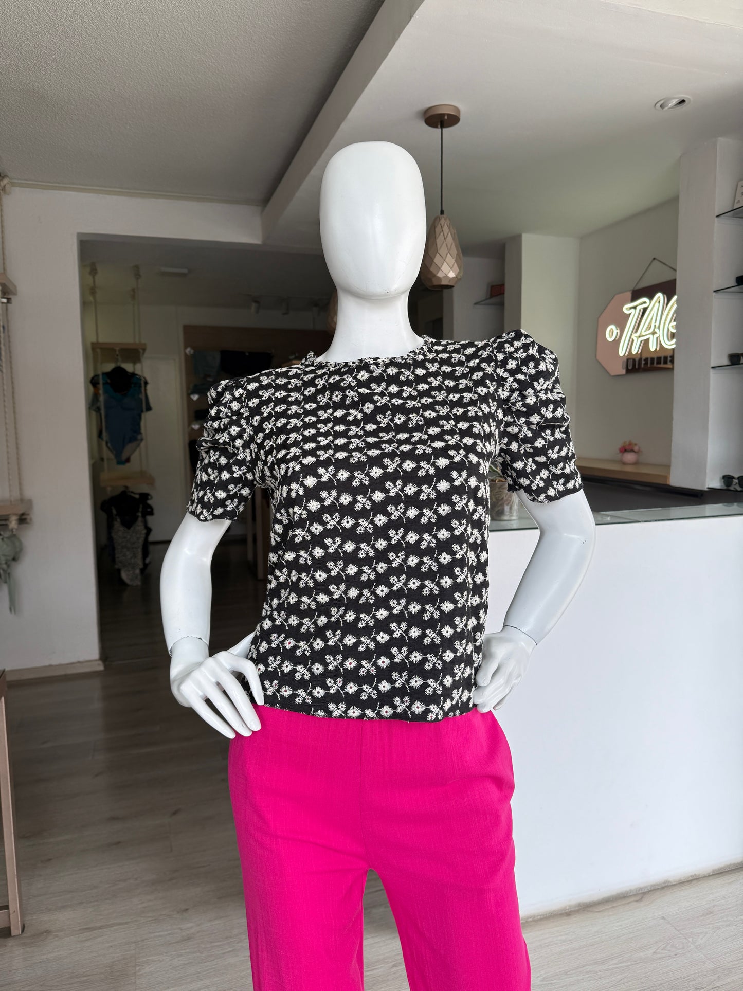 Blusa Negra Bordada