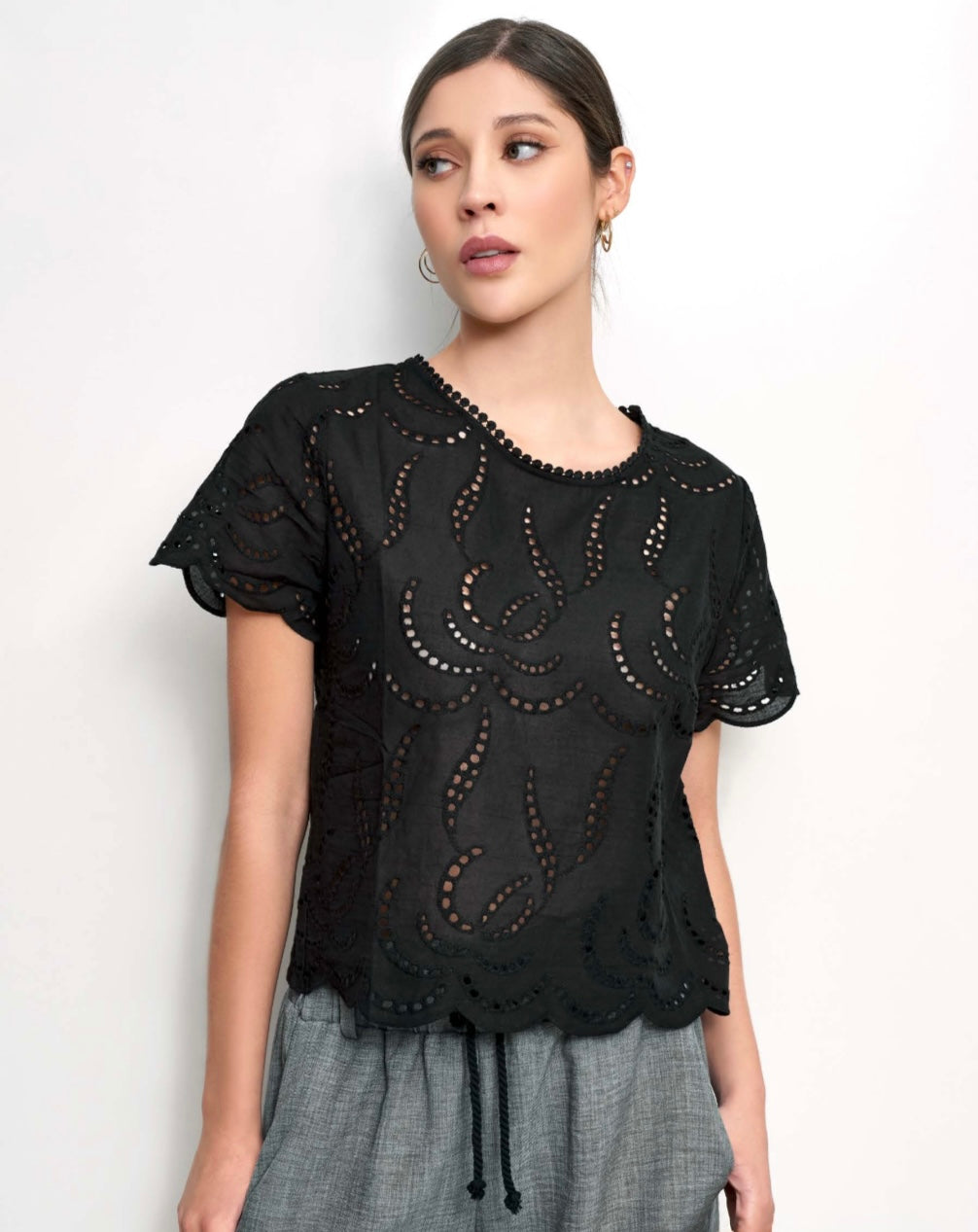 Blusa Bordada Negra