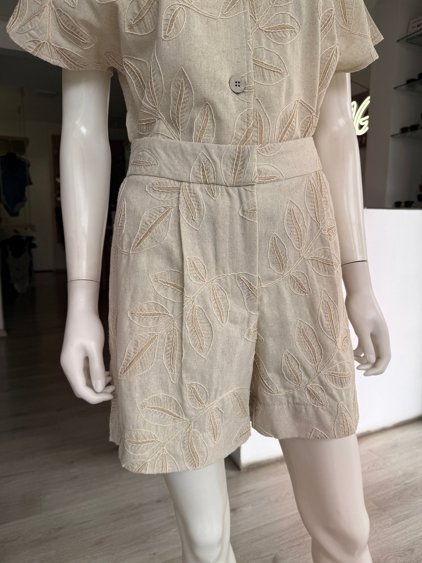 Short Beige Hojas